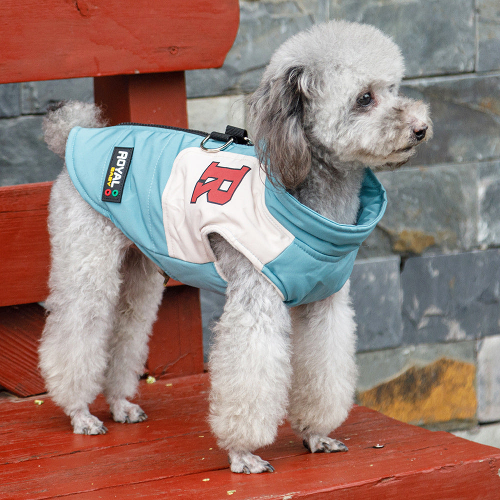 Chaqueta estilo deportivo color azul con argollas de acero