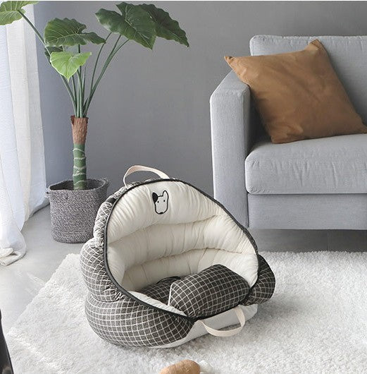 Cama sillón para transporte de perro y gato en coche color gris a cuadrados
