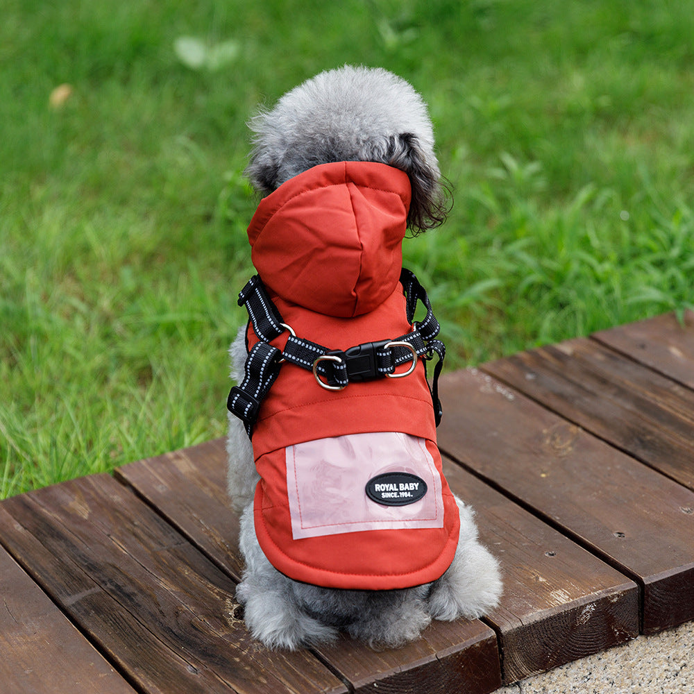 Chaqueta deportiva para perro con arnes y capucha color rojo