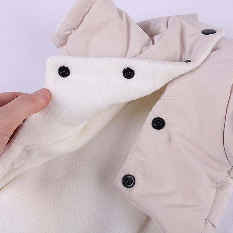 Ejemplo detalle abrigo de terciopelo para perro color beige vista frontal