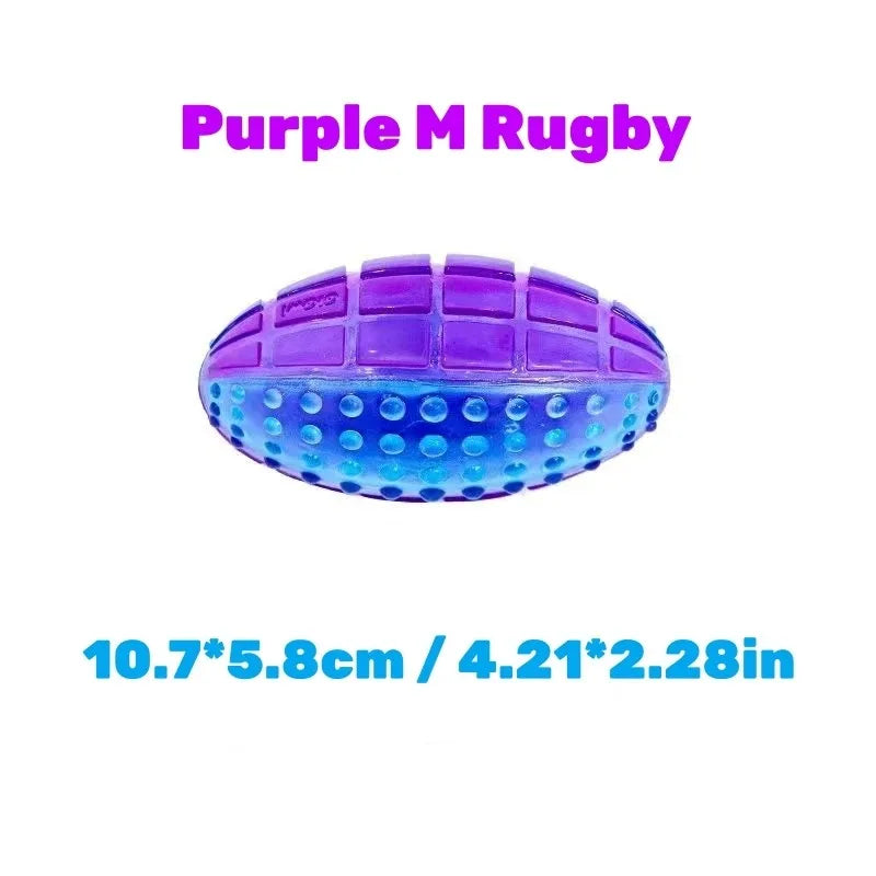 Pelota interactiva para perros Gigwi Pet Toys, serie G-Ball, con sonido, 6,35 cm (2,5"), para perros pequeños y medianos, rebota y viene en colores surtidos.