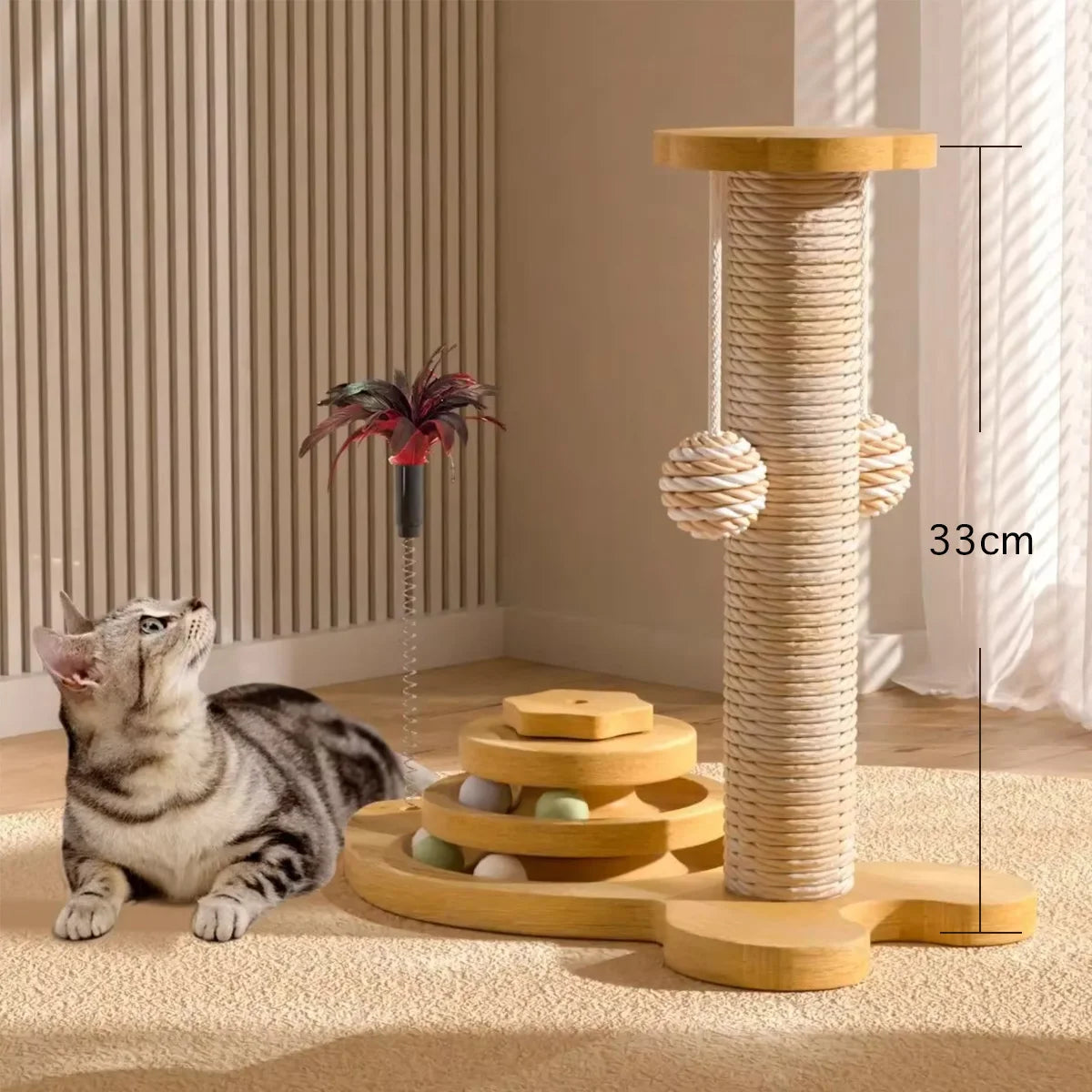 El rascador para gatos es resistente al desgaste y no suelta pelusa. La columna rascadora está hecha de cáñamo de sisal y se utilizan juguetes para gatos.