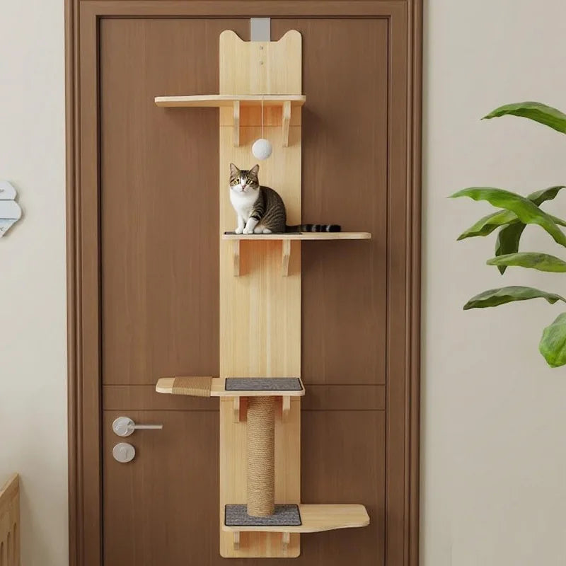Estructura de escalada para gatos, instalacion en la puerta