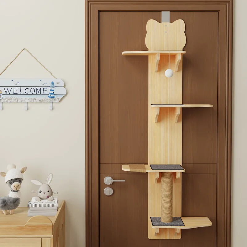 Estructura de escalada para gatos, instalacion en la puerta