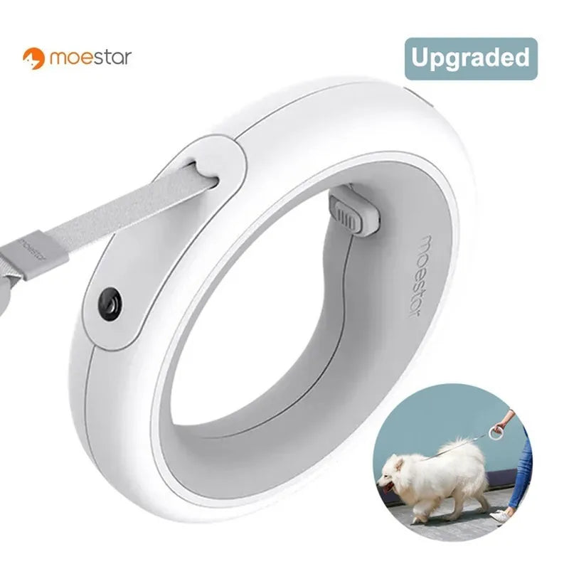 Correa retráctil Moestar tipo OVNI para mascotas con luz LED, ideal para paseos nocturnos. Correa inteligente manos libres anti-choque, color gris.