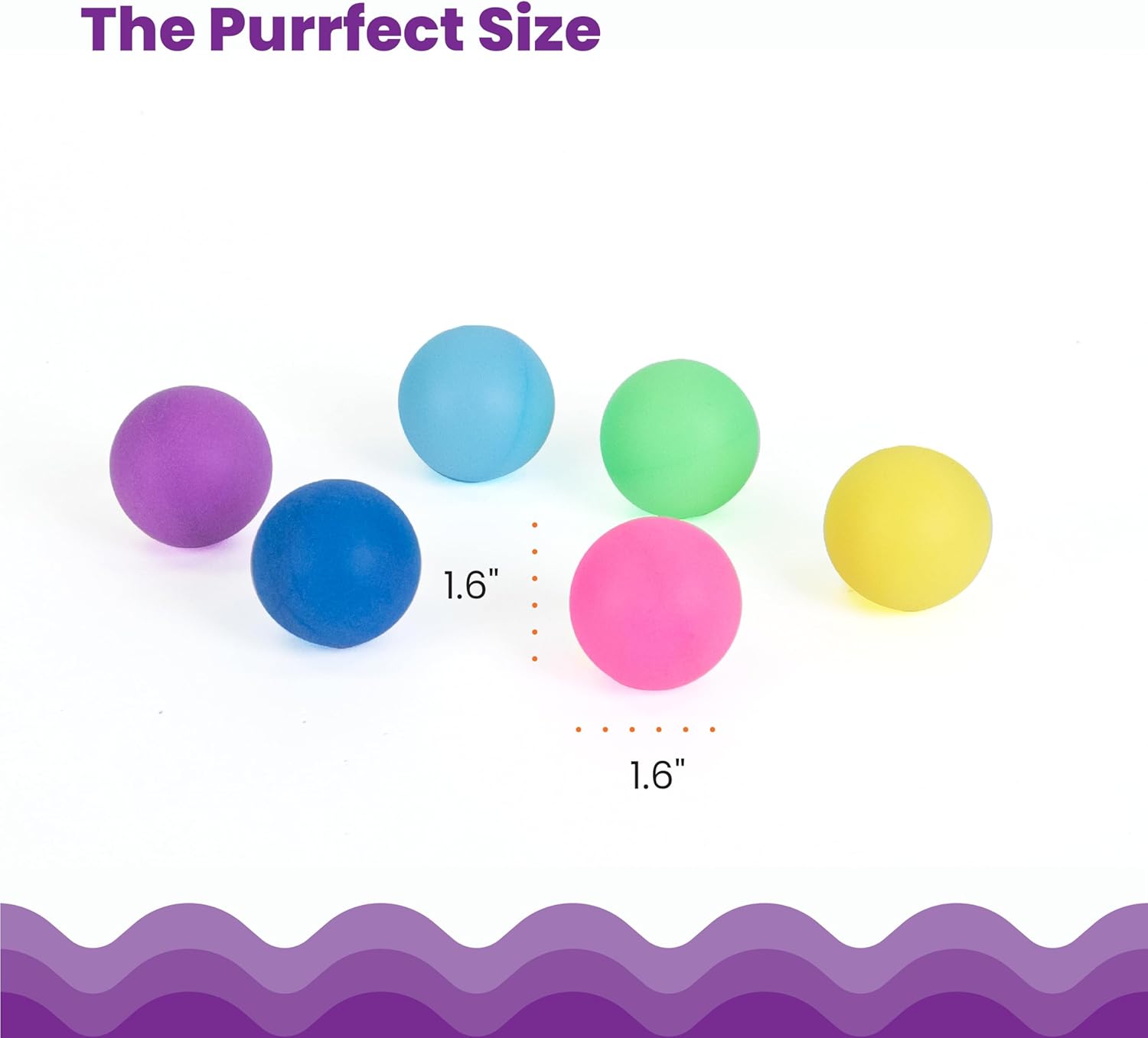 Bolas de colores de la pista interactiva para gato de tres niveles en diferentes colores