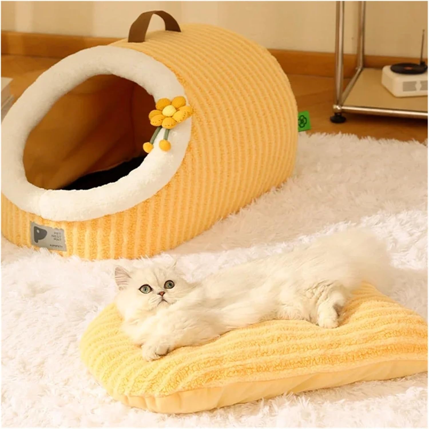 Cama cueva semicerrada para gato color beige